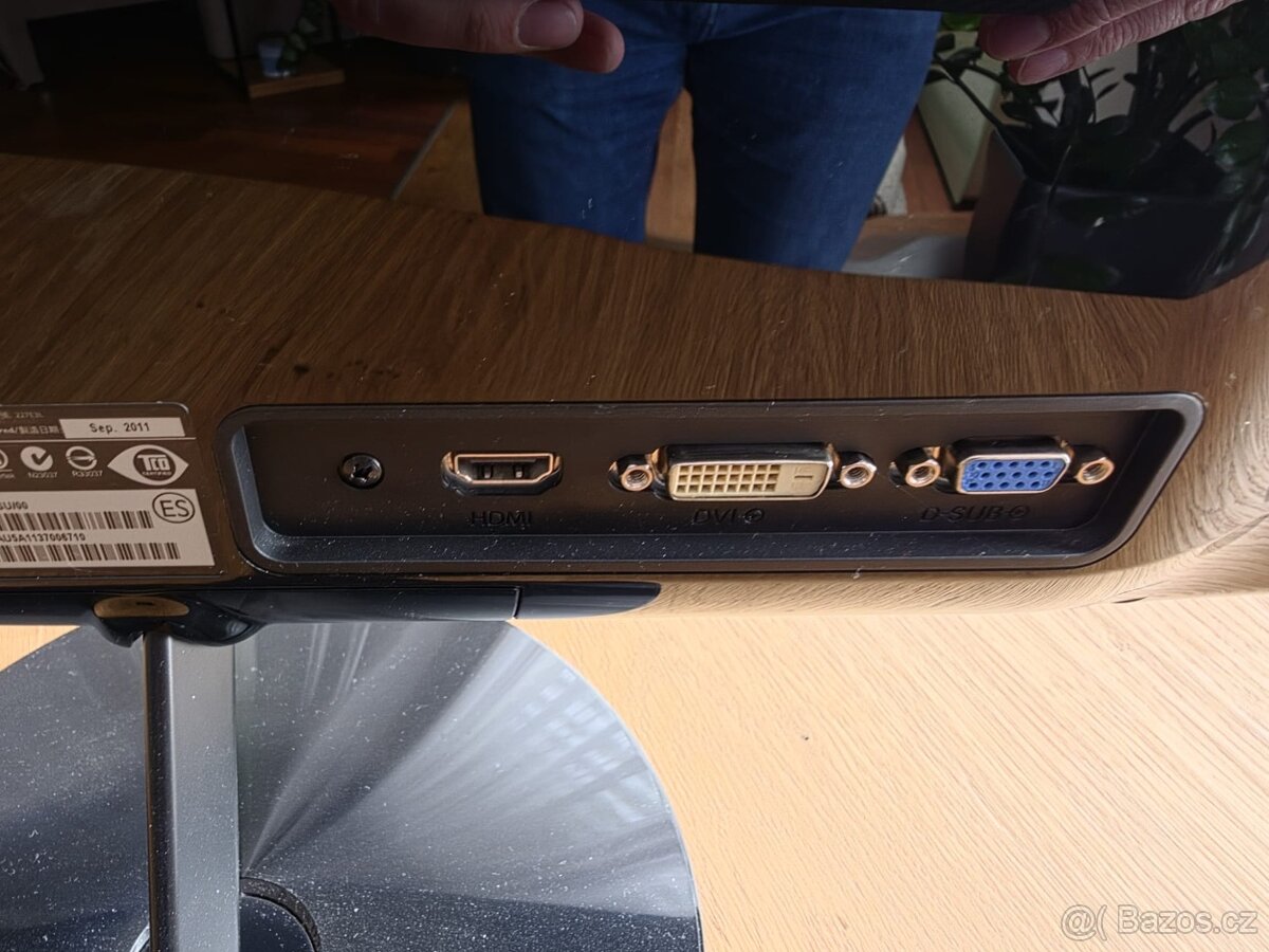 Starší PC bez HDD/SDD + Monitory - 6