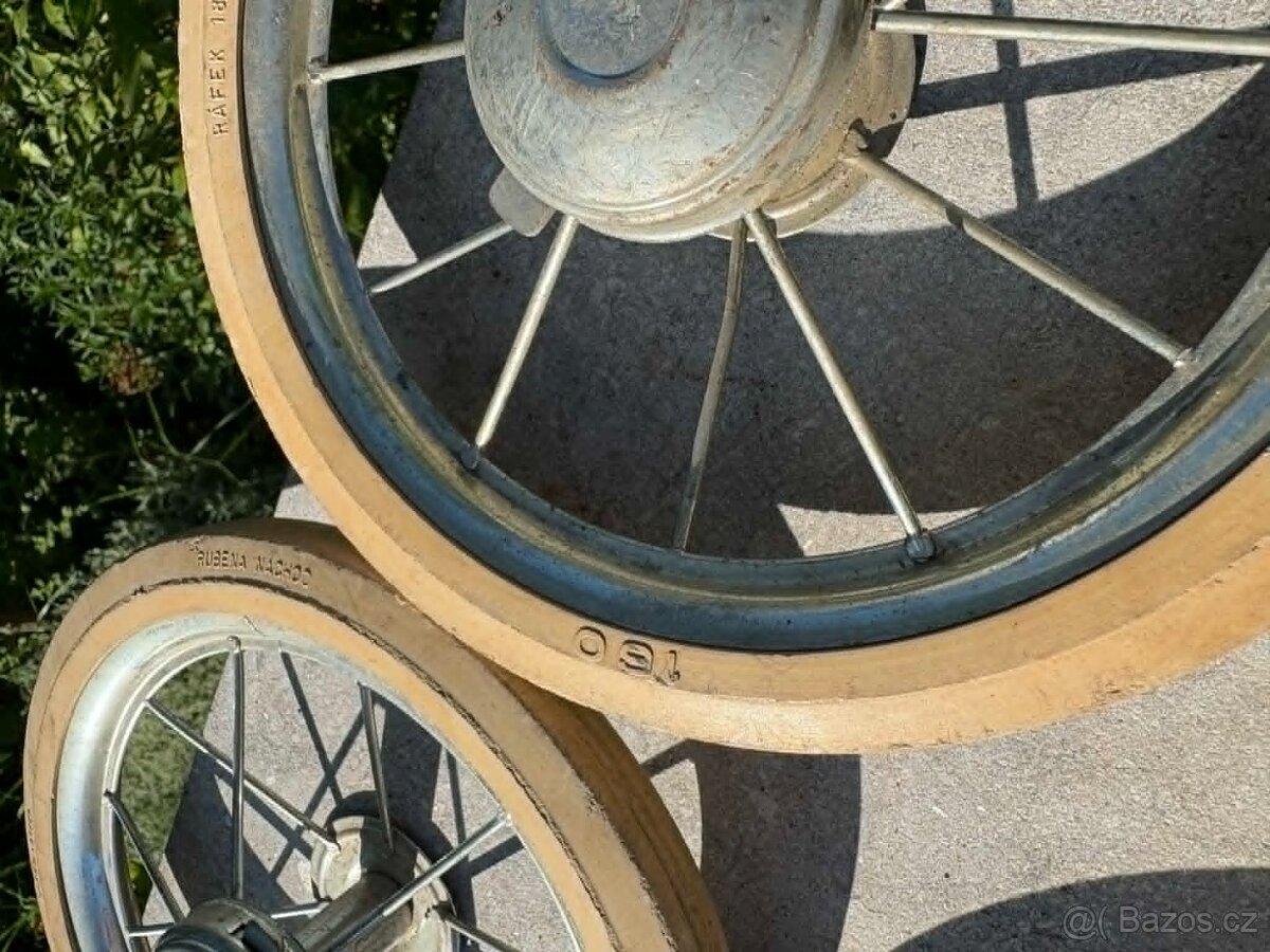 Starý kočárek - kolečka - 6