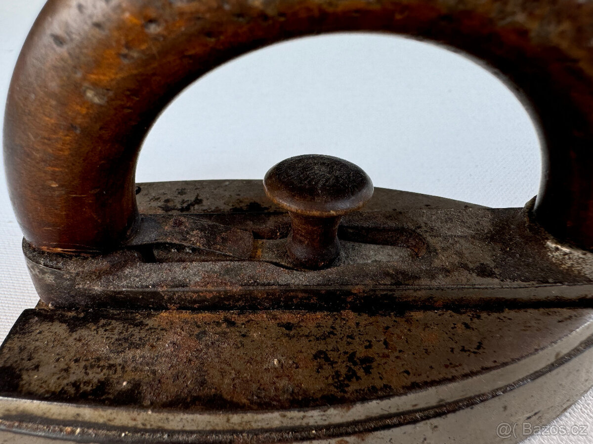 Starožitná žehlička 11 cm - 6