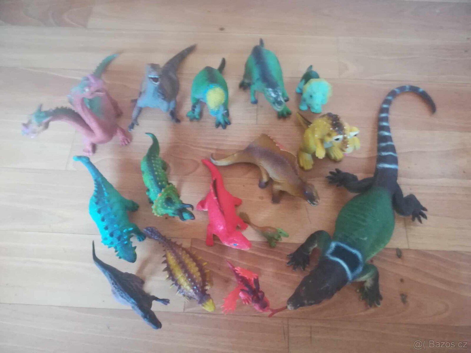 Plastové zvířátka a jiné hračky - 6