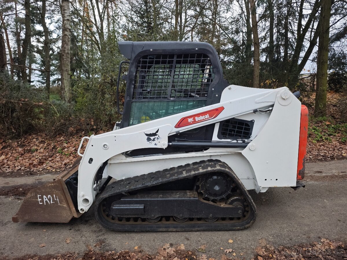 Smykový nakladač Bobcat T450 - 6
