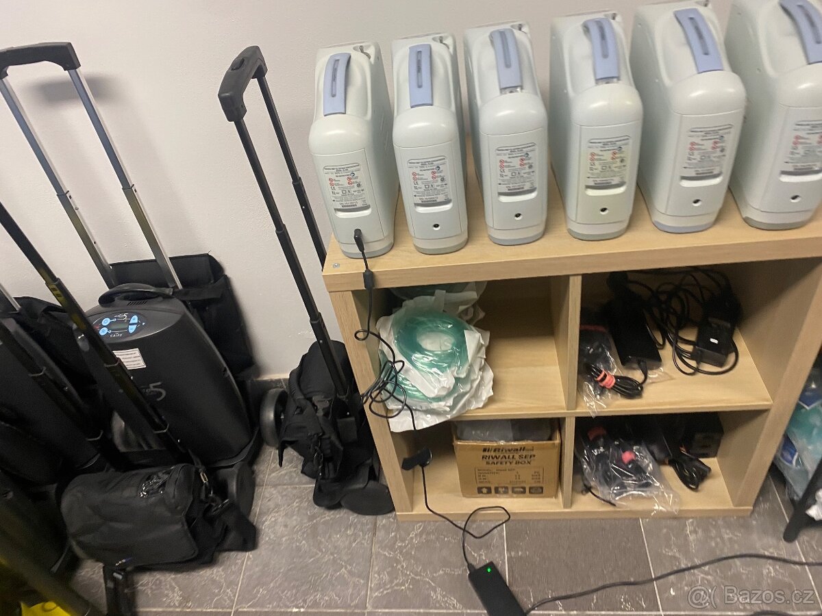 Přenosný - mobilní kyslíkový přístroj váha 3,2 kg - 6