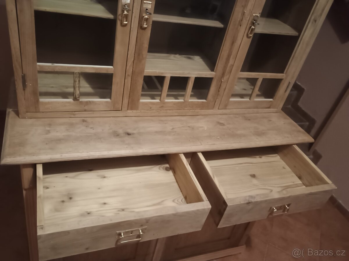 stará dubová kredenc 187 - 6