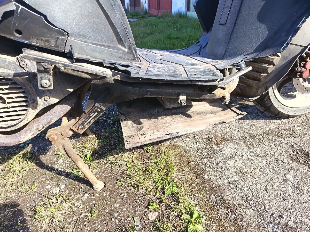 Bouraný skútr - 6