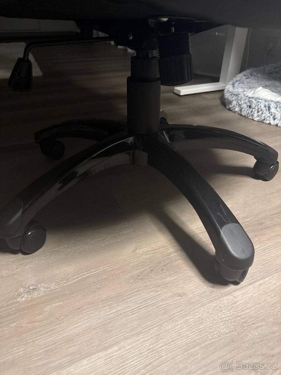 Prodám téměř novou židli – výborný stav - 6