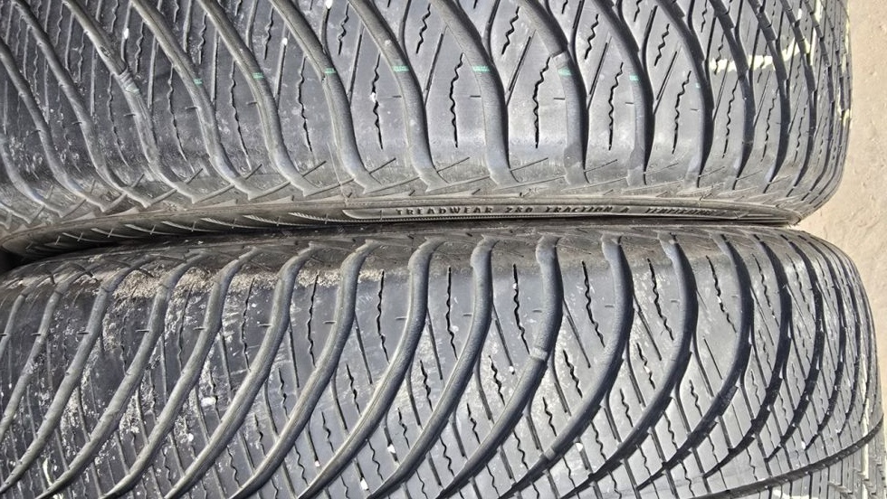 Celoroční pneu 215/55/17 Good Year - 6