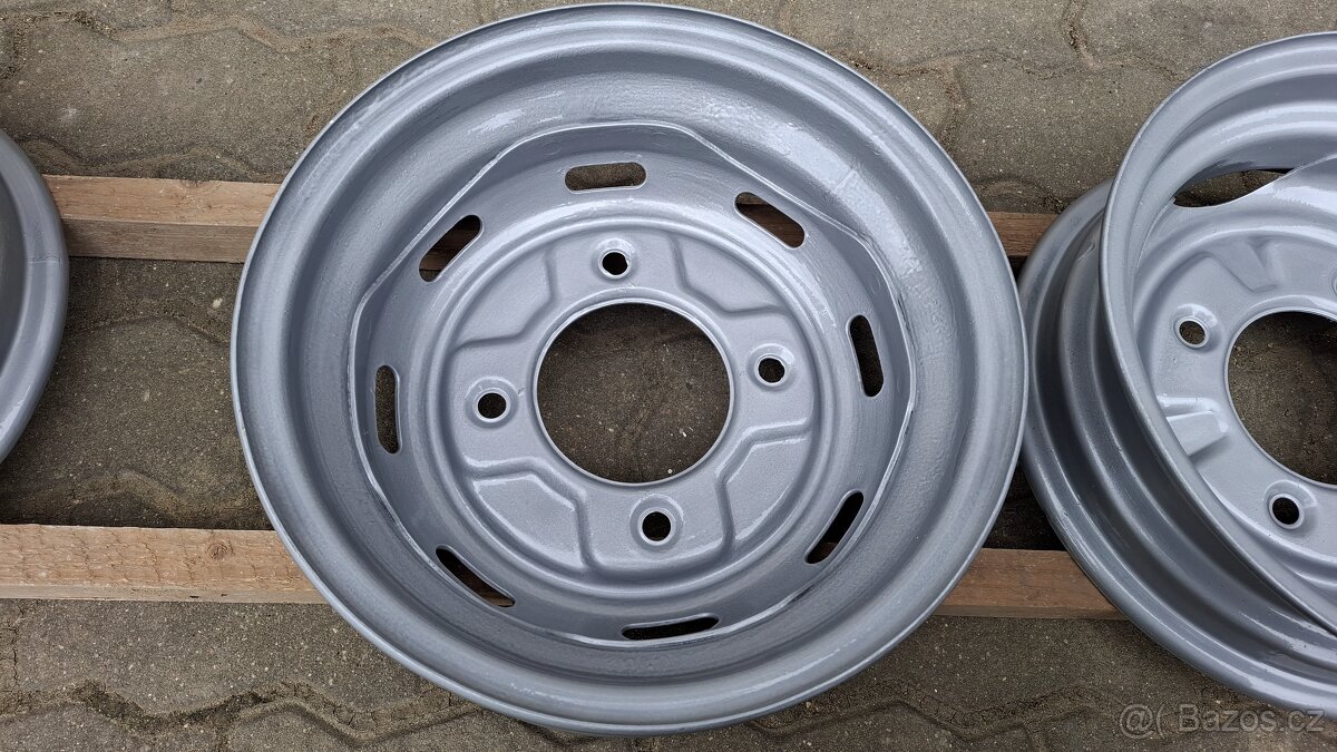 Trabant disky nově nalakované - 6