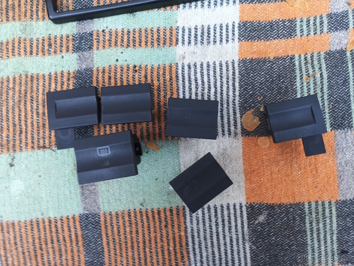 Prodám tlačítko výhřevu zadního okna - 6