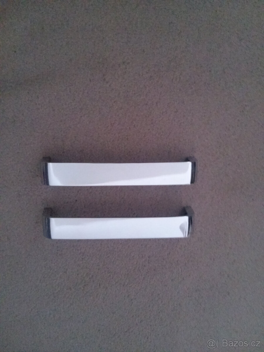 4x NOHA KE STOLU A DVA DRUHY NABYT.UCHYTEK -- NOVE - 6