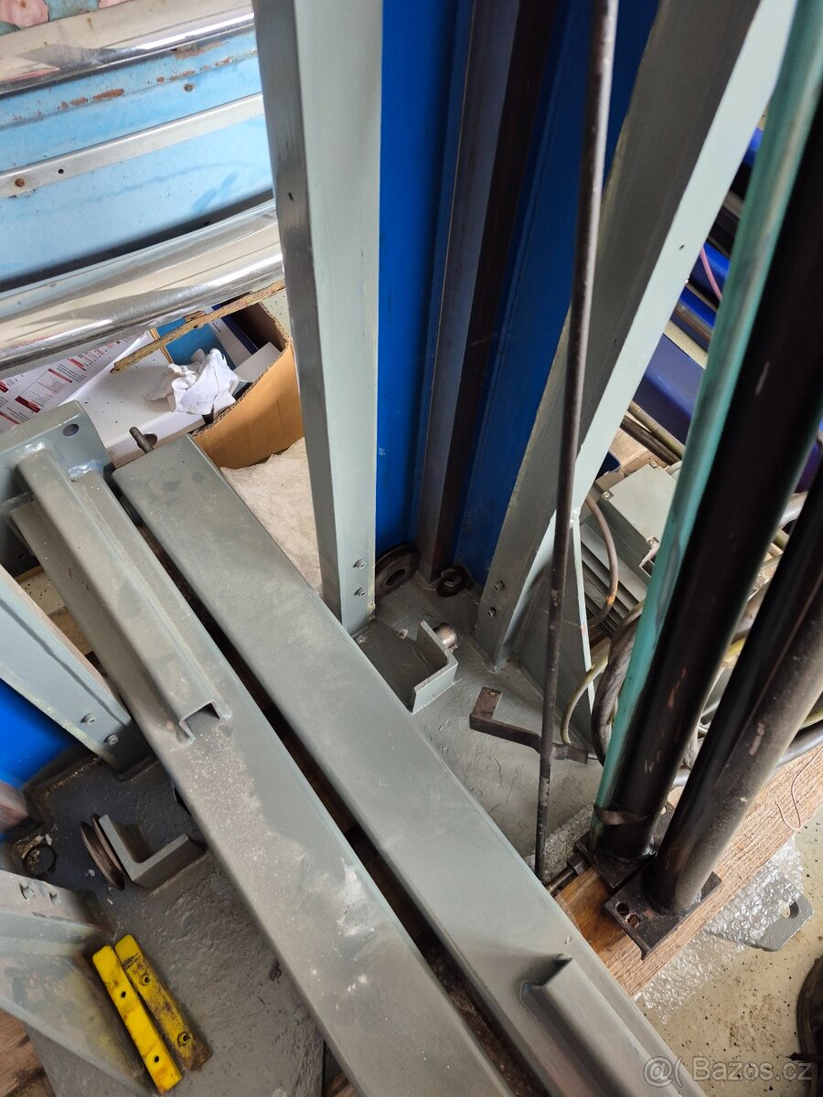 Dvousloupový zvedák ZTS AMI Litomyšl - 6