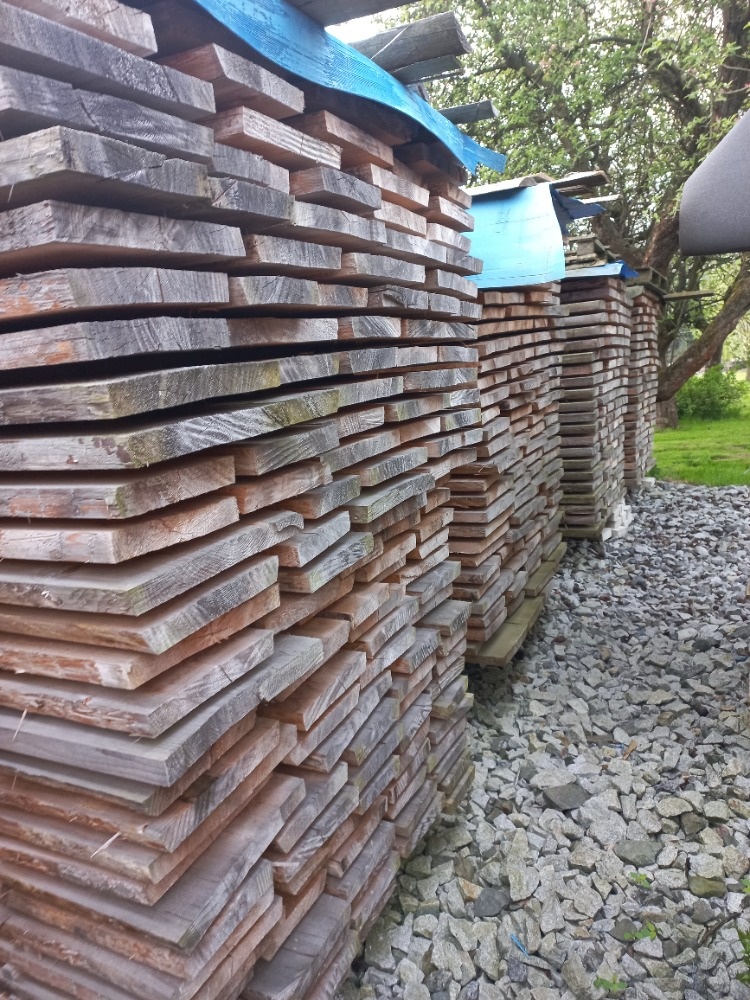 Smrkové a bukové řezivo + smrkové trámy+střešní latě - 6