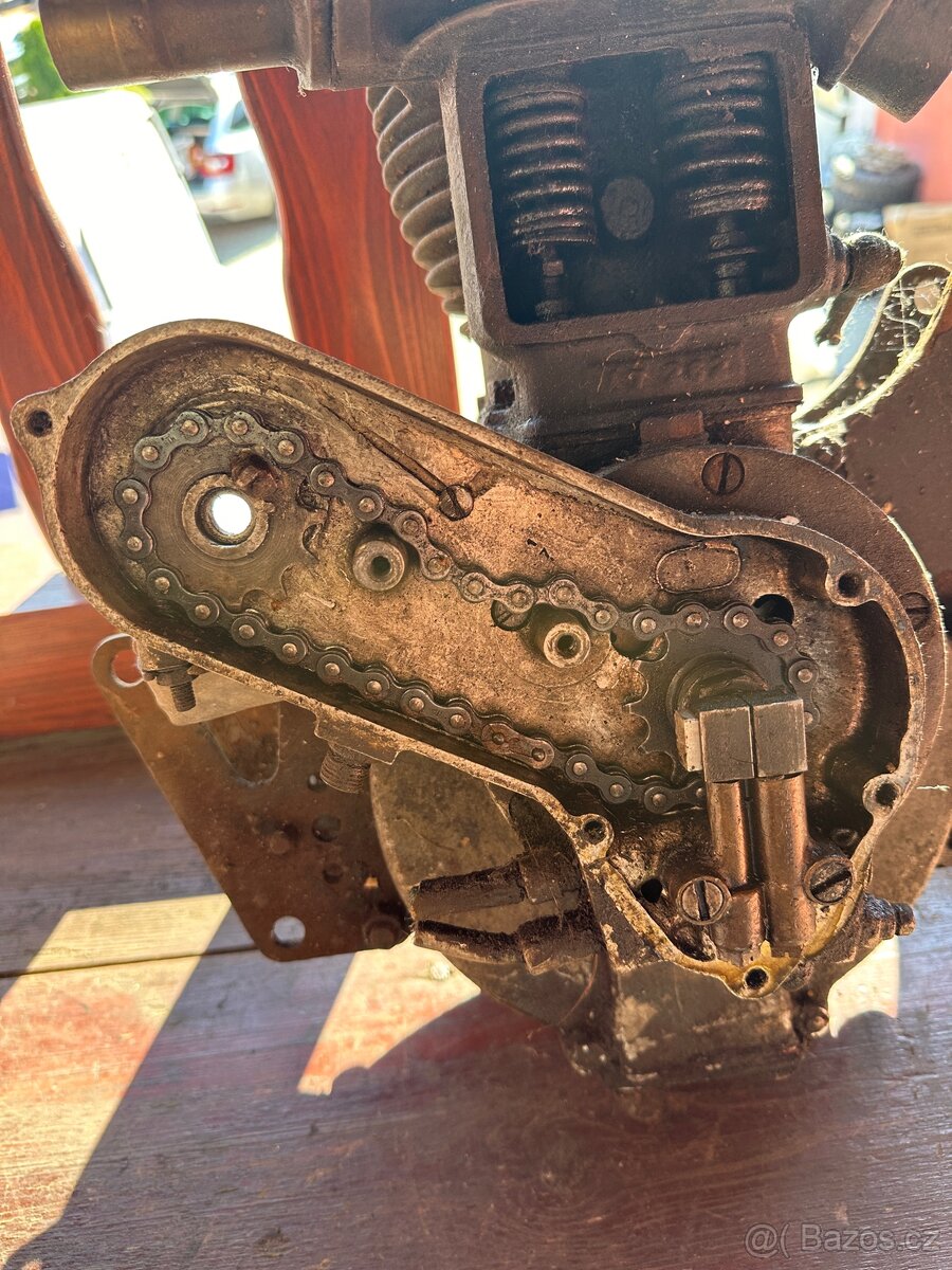 Ariel 550 SV - motor - 6