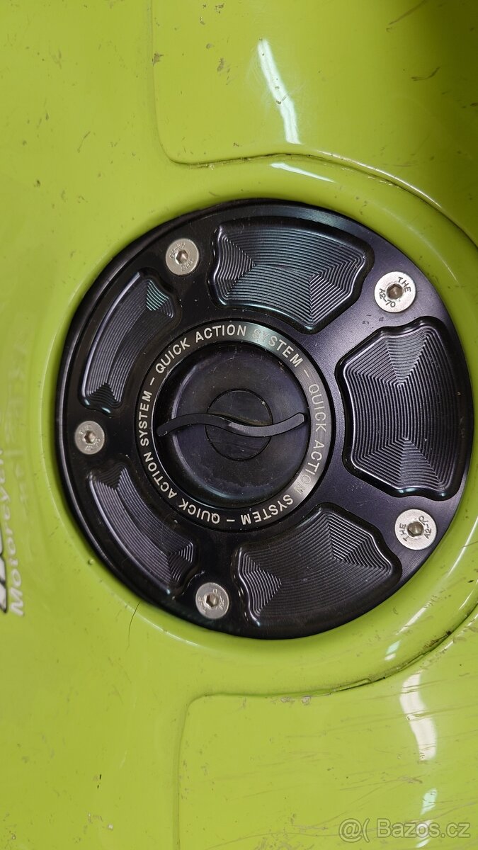 Kawasaki zx6r 2010 - 6