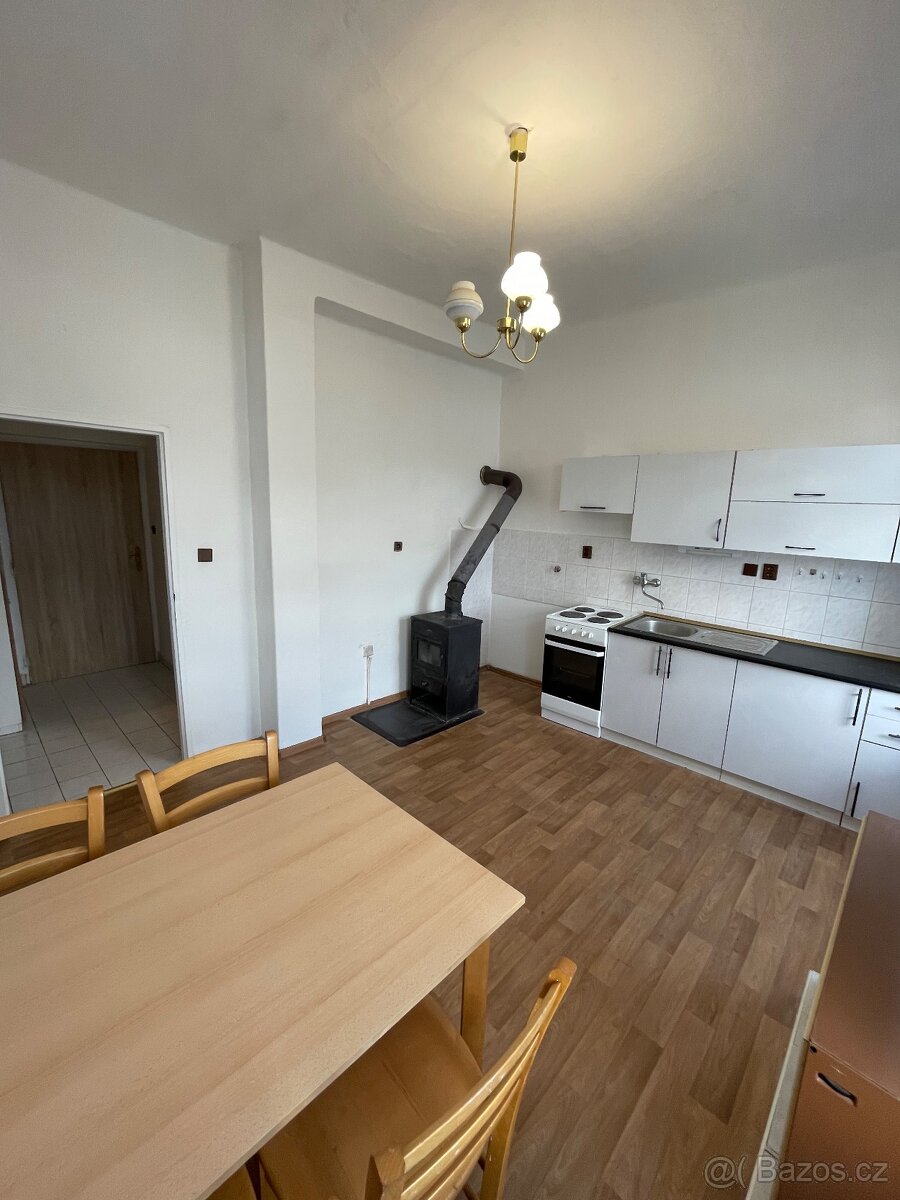 Pronajmu byt na náměstí ve Vimperku - 6