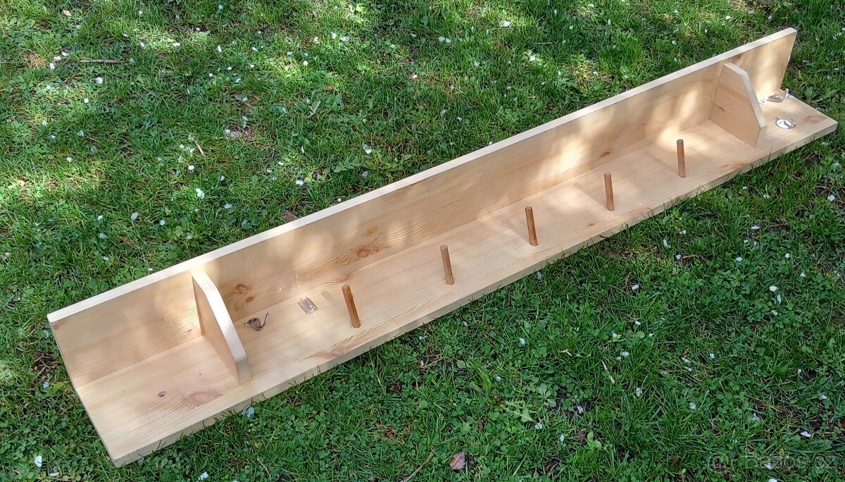 Závěs.poličky,deska šic.stroje, dětské skládací židličky - 6