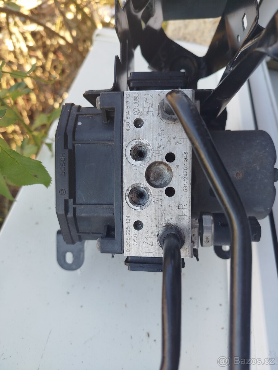 Predám ABS jednotku BOSCH 4B0 614 517 G (VW Passat B5.5 96 k - 6