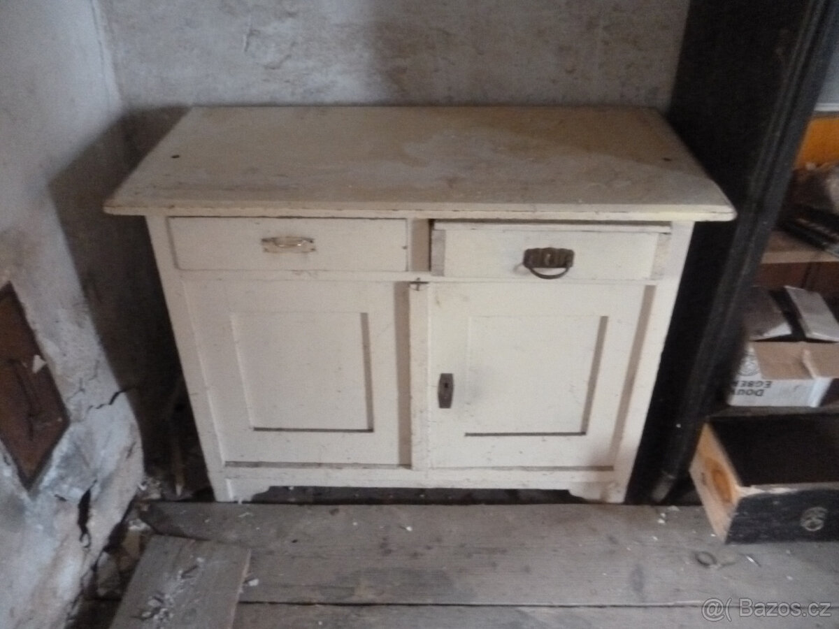 Stará dřevěná komoda / skříňka - 6