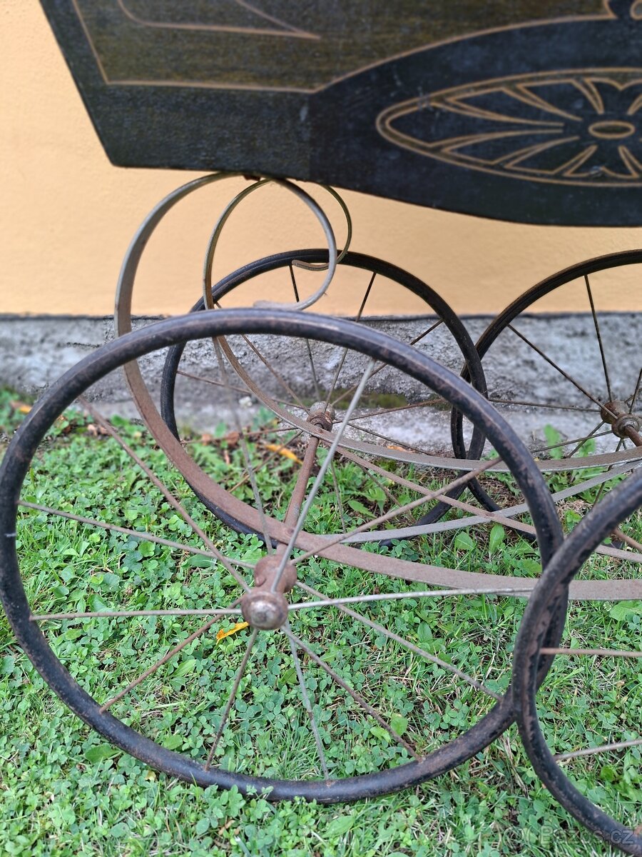 Starožitný kočárek pro panenkyč. 490 - 6