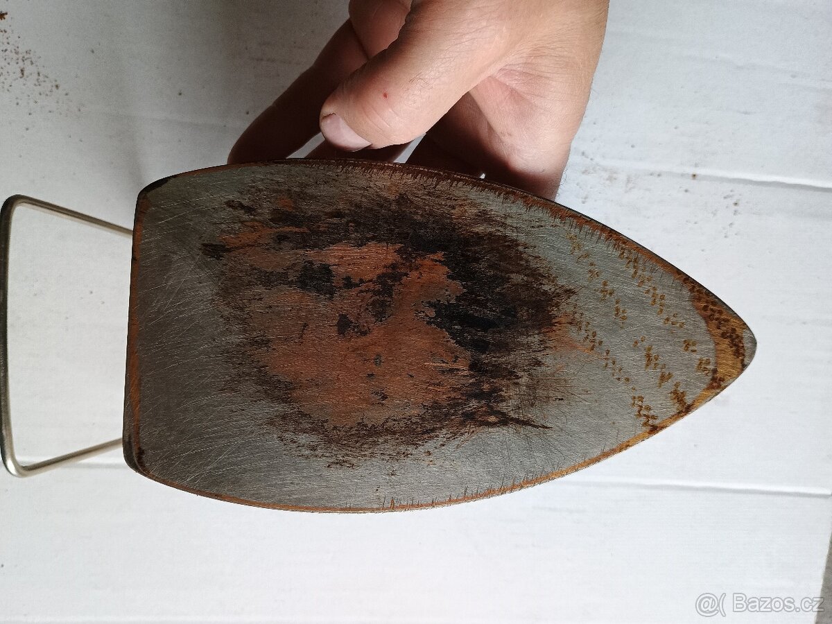 Stará elektrická žehlička - 6