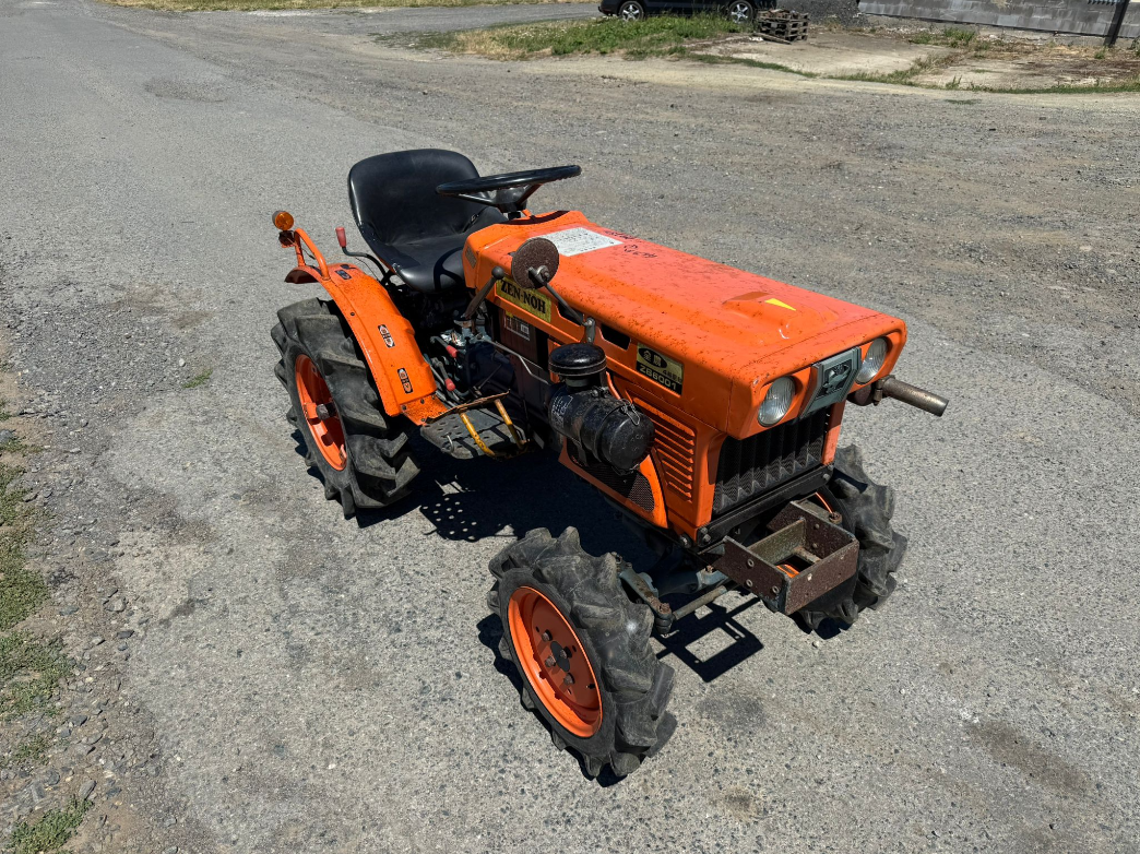 JAPONSKÝ MALOTRAKTOR KUBOTA B6001 4X4 - 6