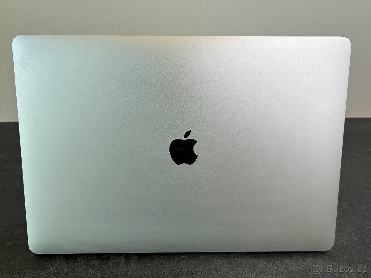 MacBook Pro 15'' 2016 / i7 / 16GB / 512GB SSD - DPH - 6