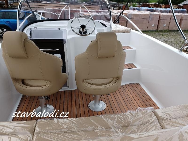 Motorový kajutový člun O 560 SD - 6