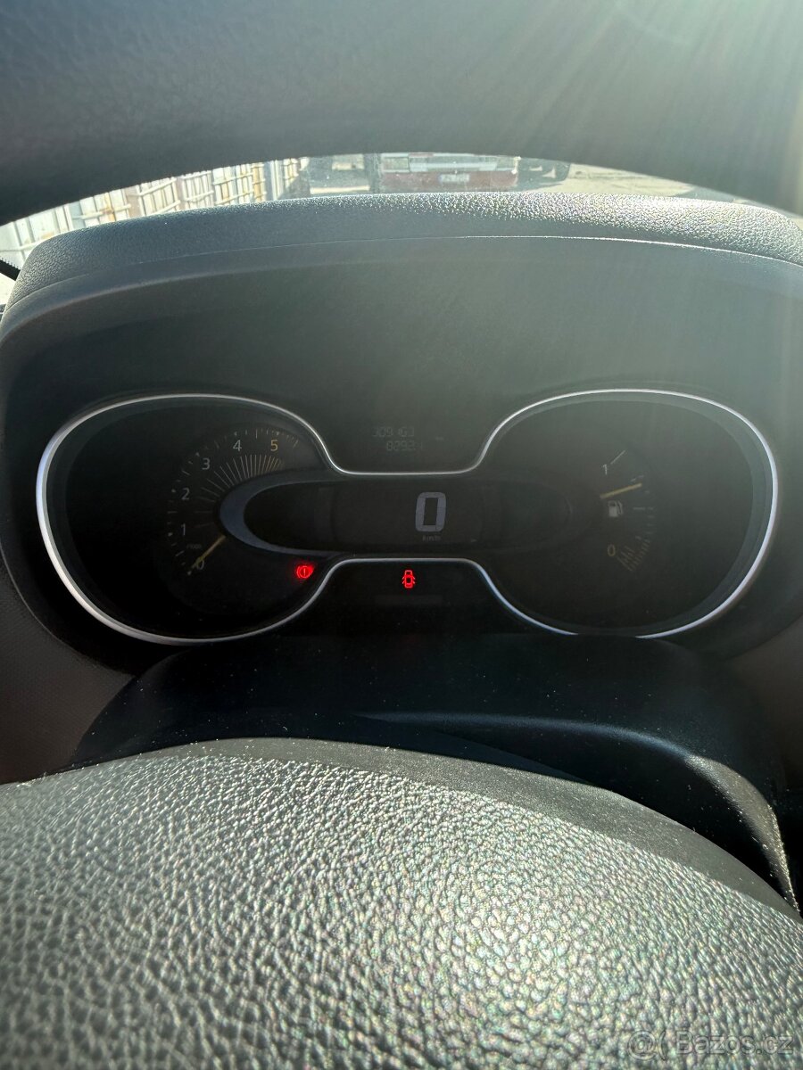 RENAULT TRAFIC 02/2015 DCI 115 - 6