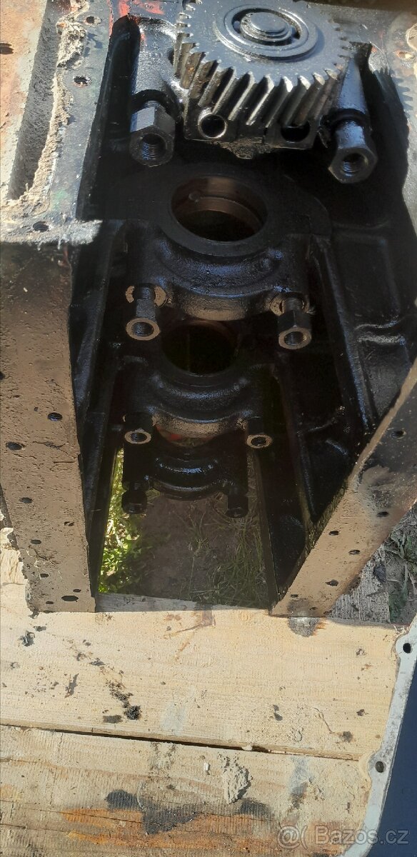 Prodám nekompletni motor zetor 3001, 3011, 3511 - 6