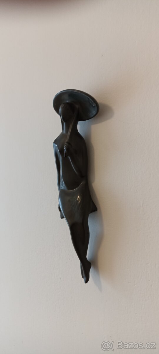 Soška dáma s deštníkem - 6