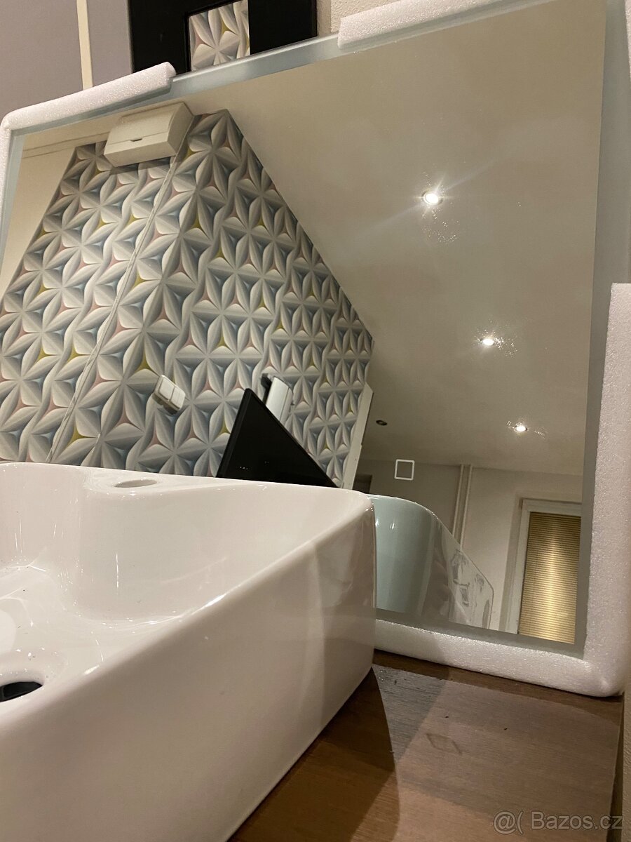 Nová koupelnová skříňka s umyvadlem - 6