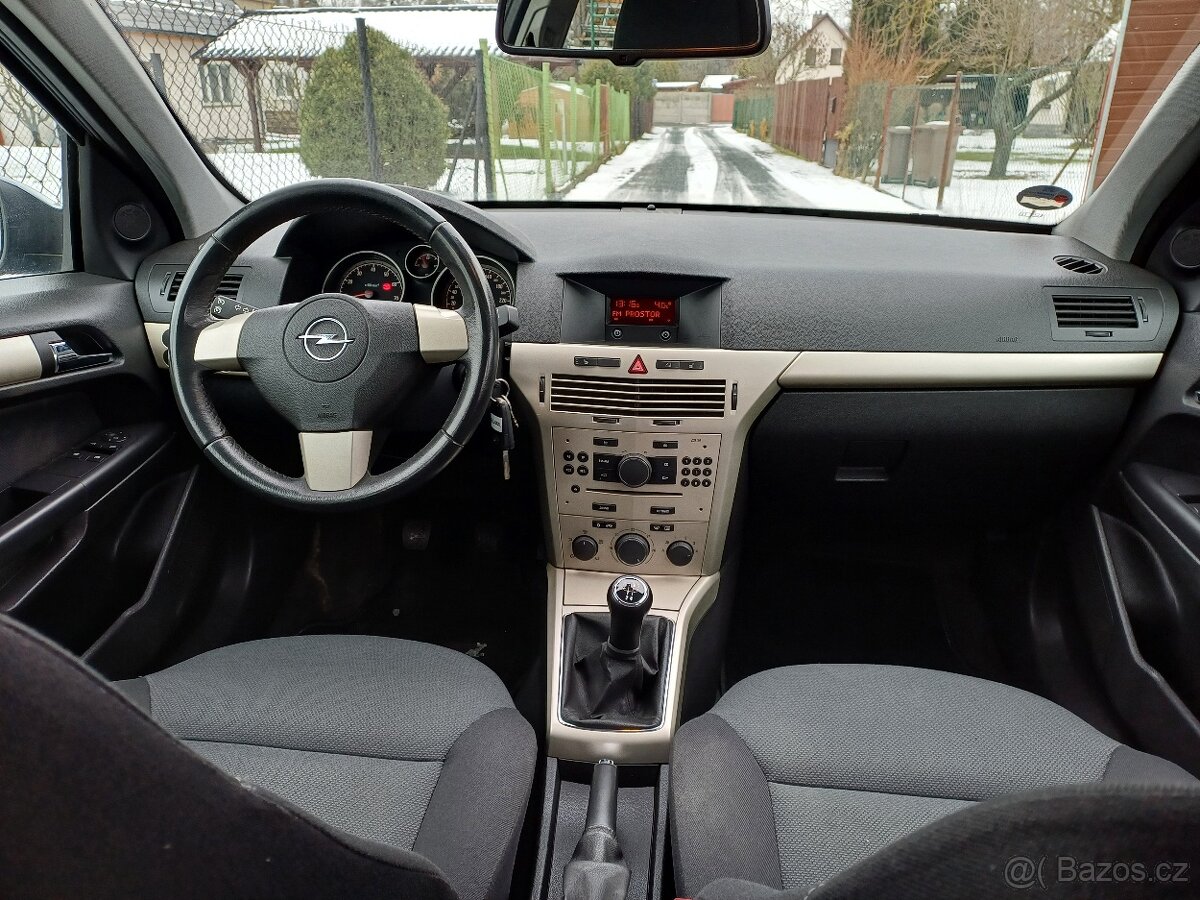Benzínová Opel Astra 1.8 ..16V Tempomat - 6