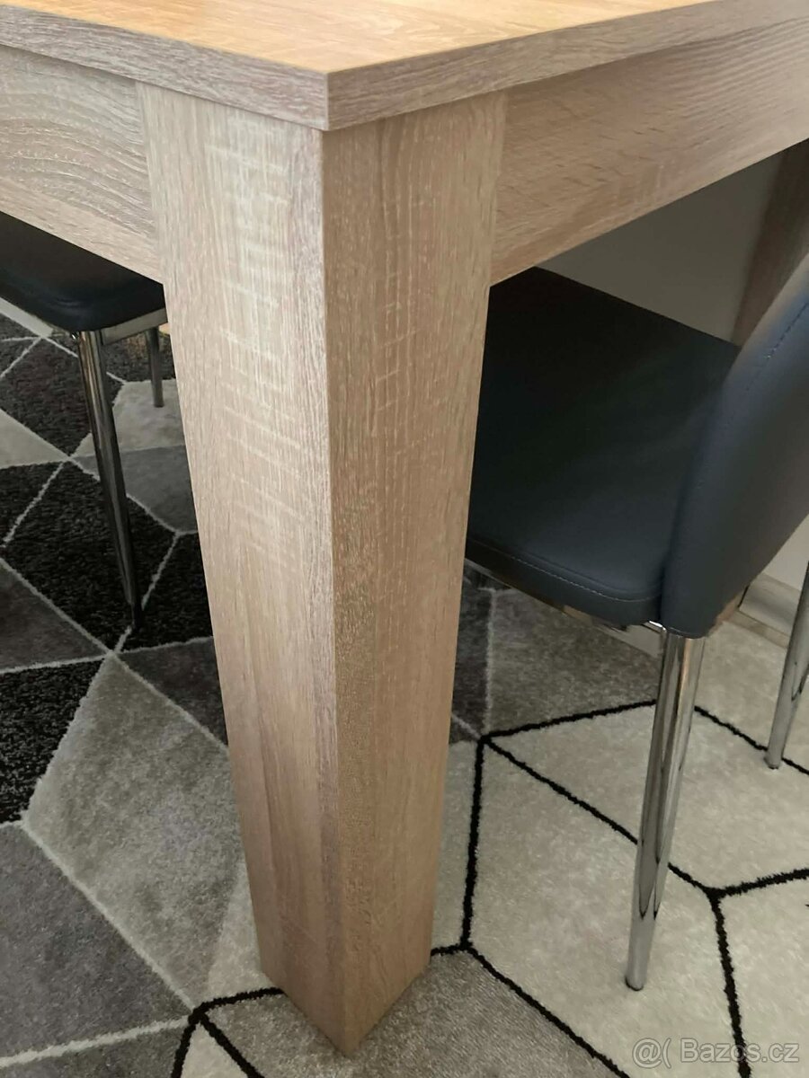 Jídelní stůl ve čtvercovém tvaru ,2x židle - 6
