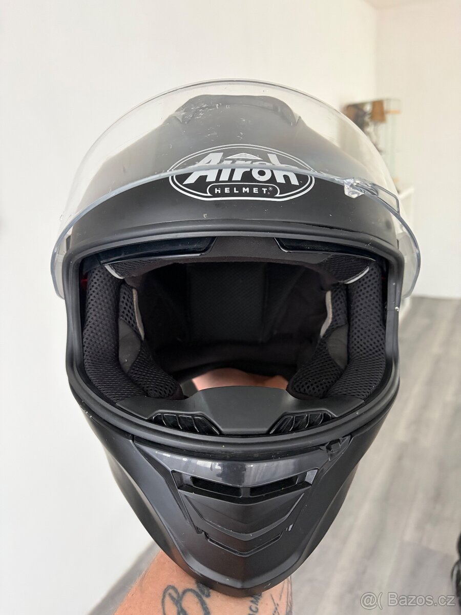 Integrální helma Airoh XL - 6