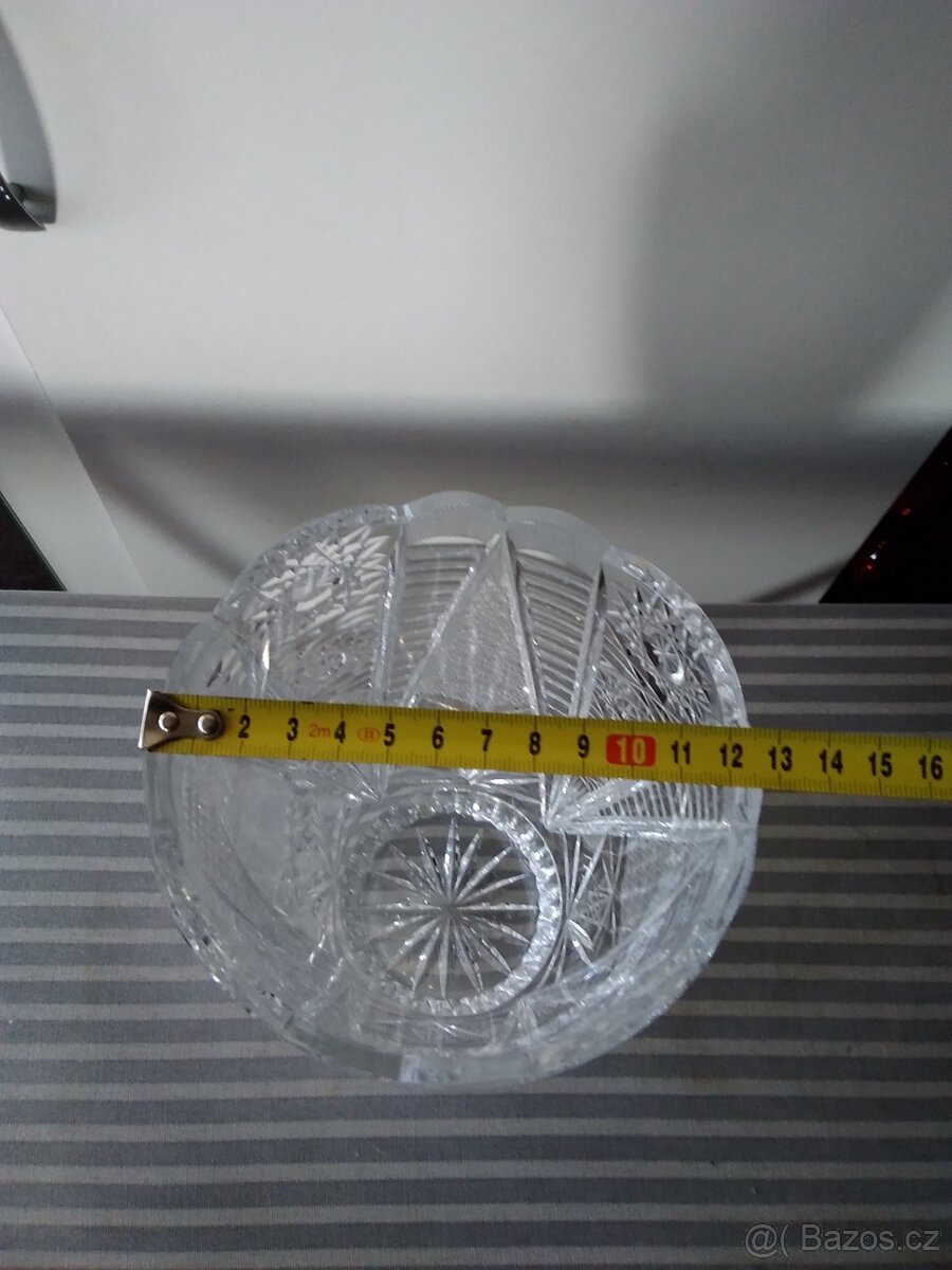 Skleněná broušená váza. - 6