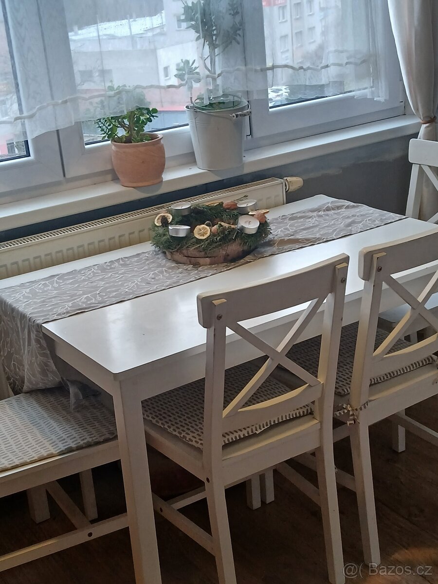Jídelní stůl Jysk - 6