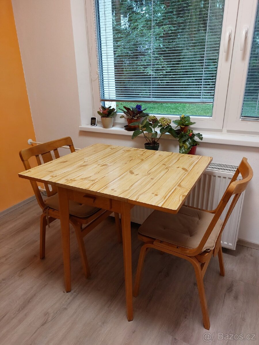 Prodám rozkládací stůl i s židlemi. - 6
