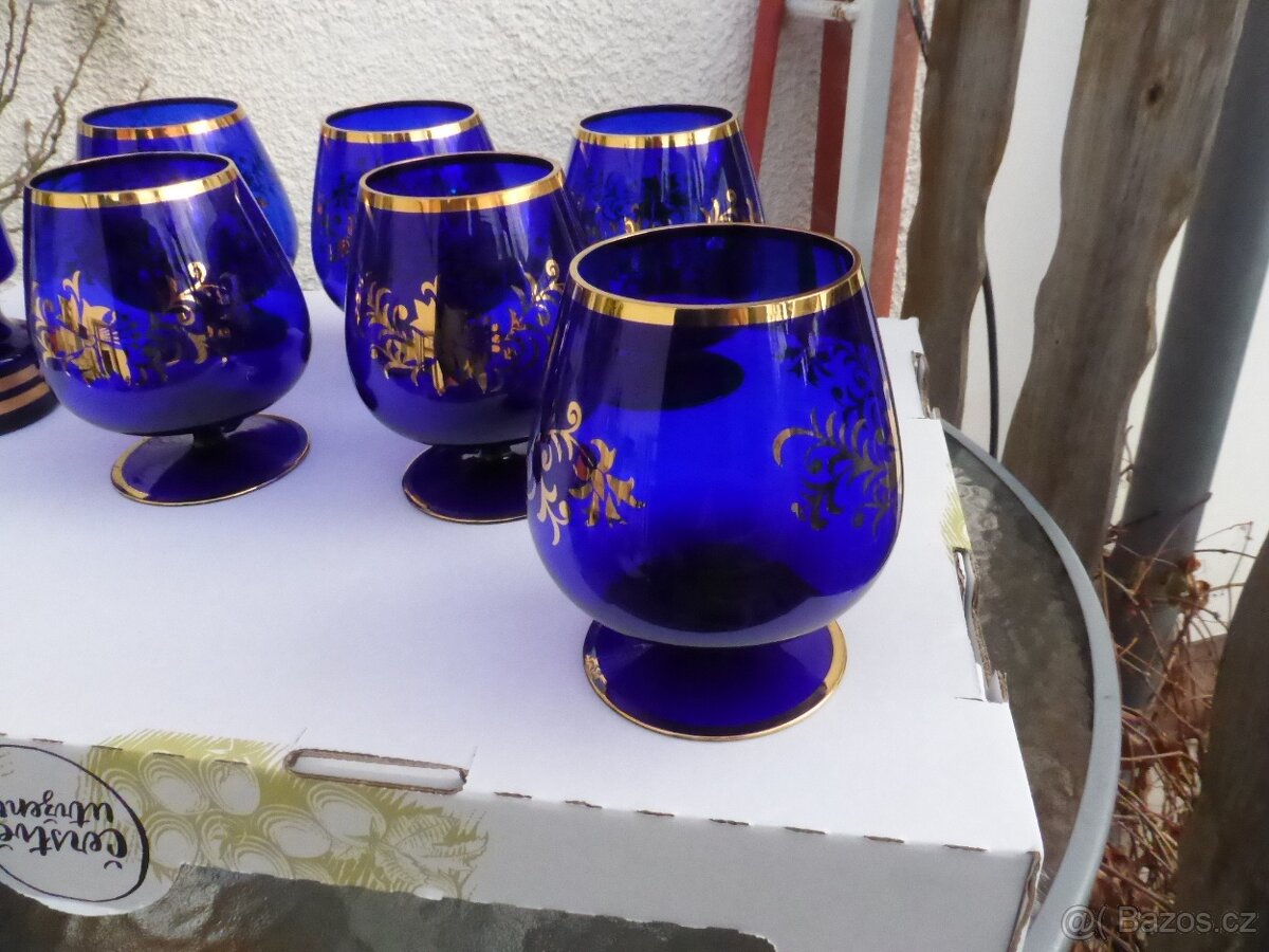 Zlacené modré sklo - číše a váza - sedm kusů - 6