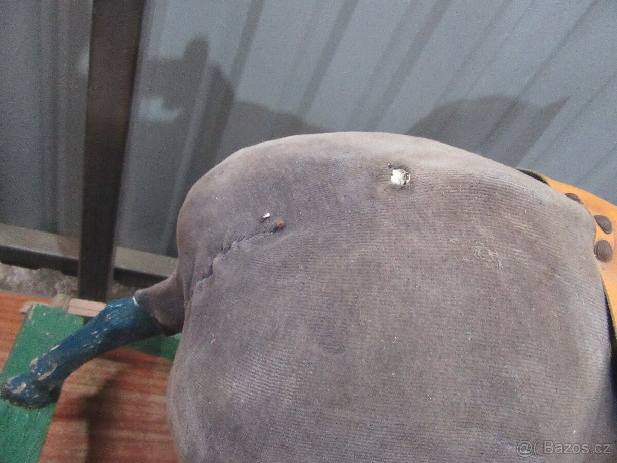 Nabízím krásného starožitného houpacího koníka z 19 stol. Ch - 6