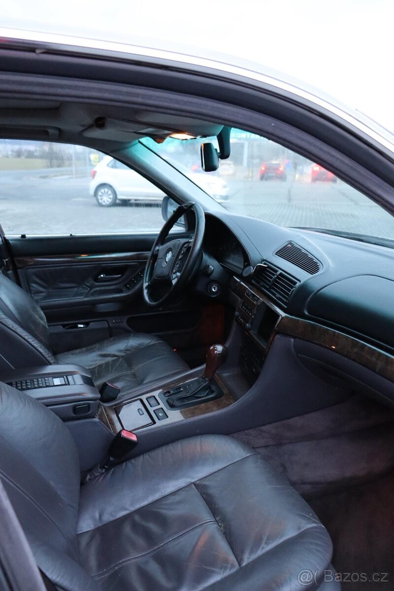 BMW E38 750i V12 - 6