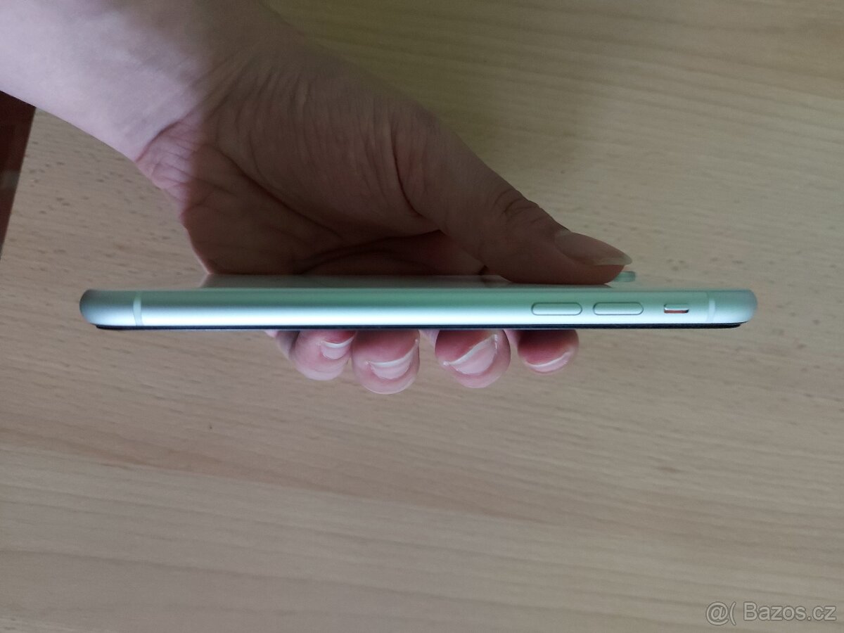 iPhone XR 64GB bílý - stav jako nový - 6