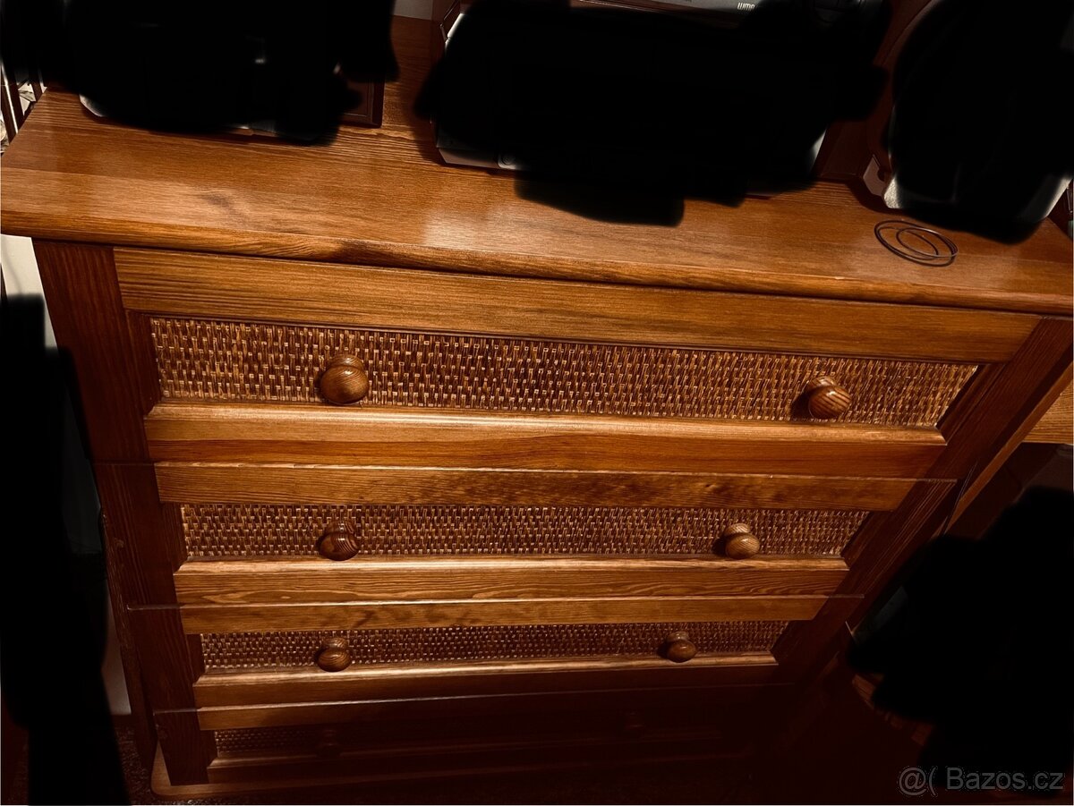 Celodřevěná ložnice komplet - 6