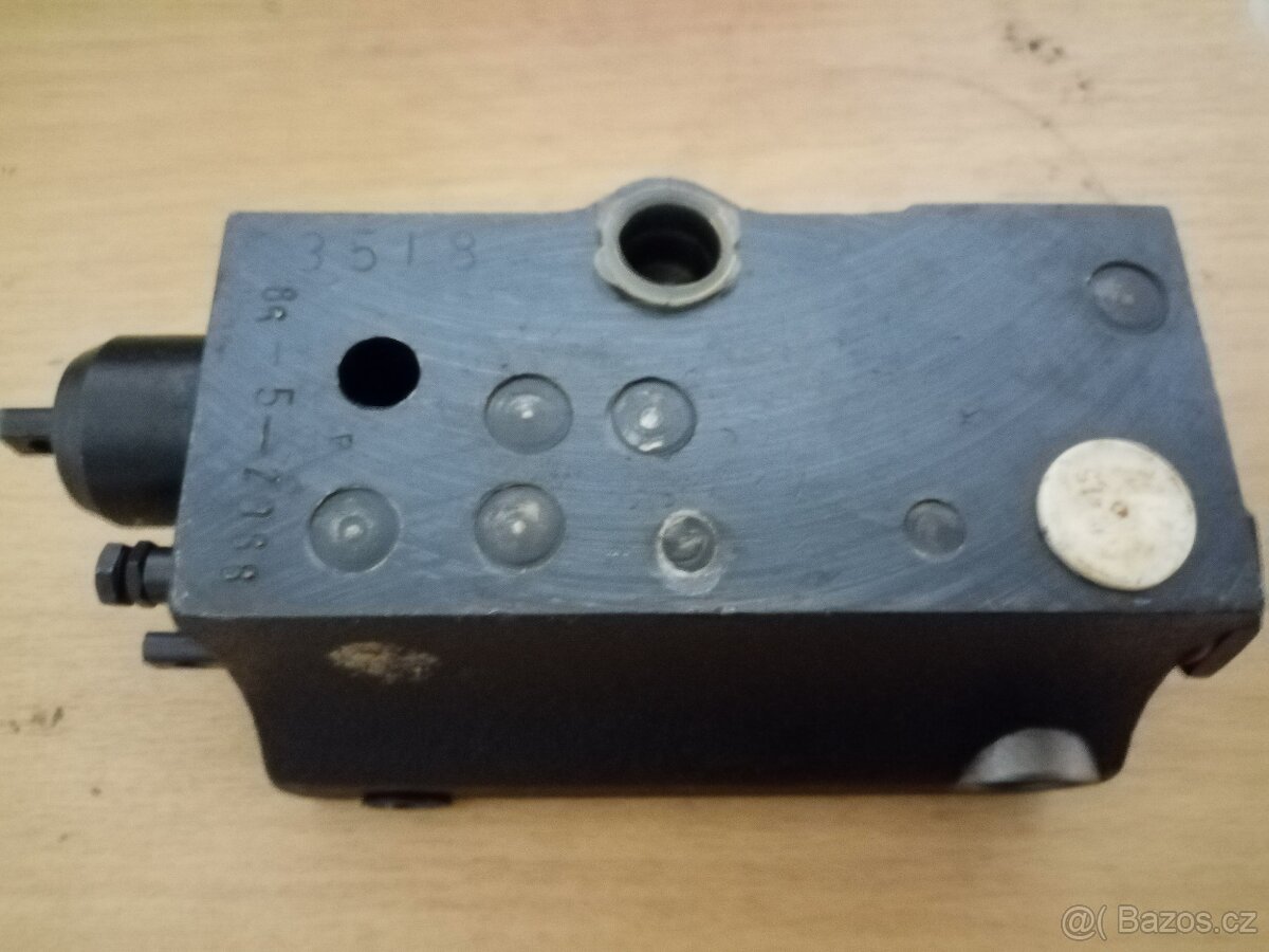 Hydraulický rozvaděč na Zetor 3011 - 6