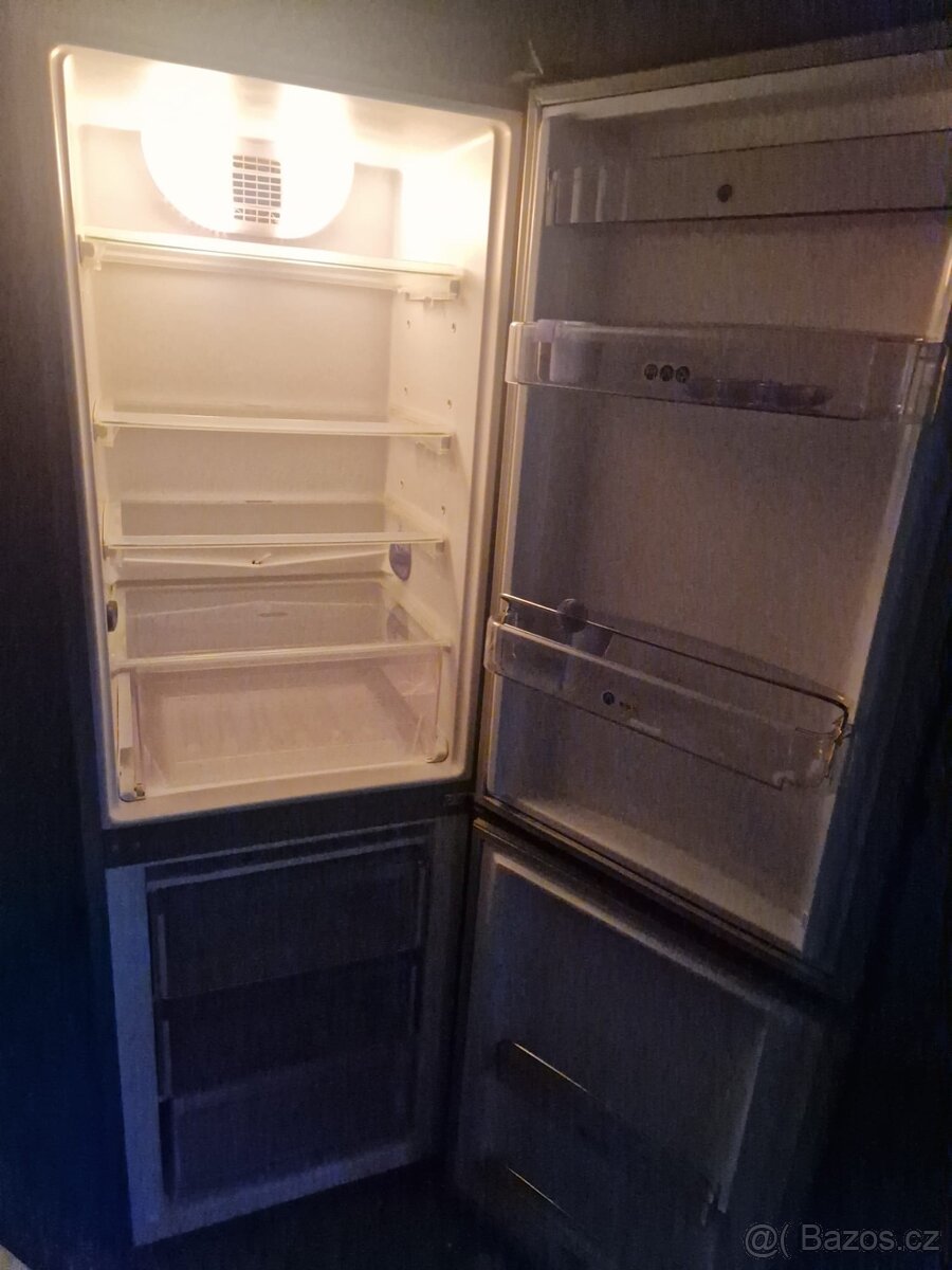 Vysoka lednice s mrazakem - 6