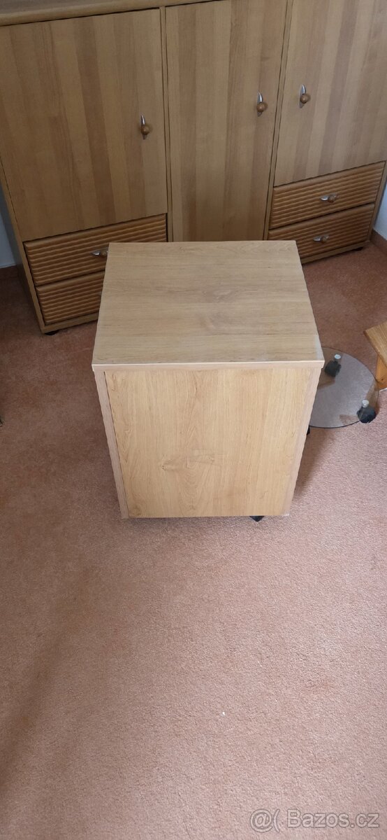 Knihovny, komoda, kontejner - 6