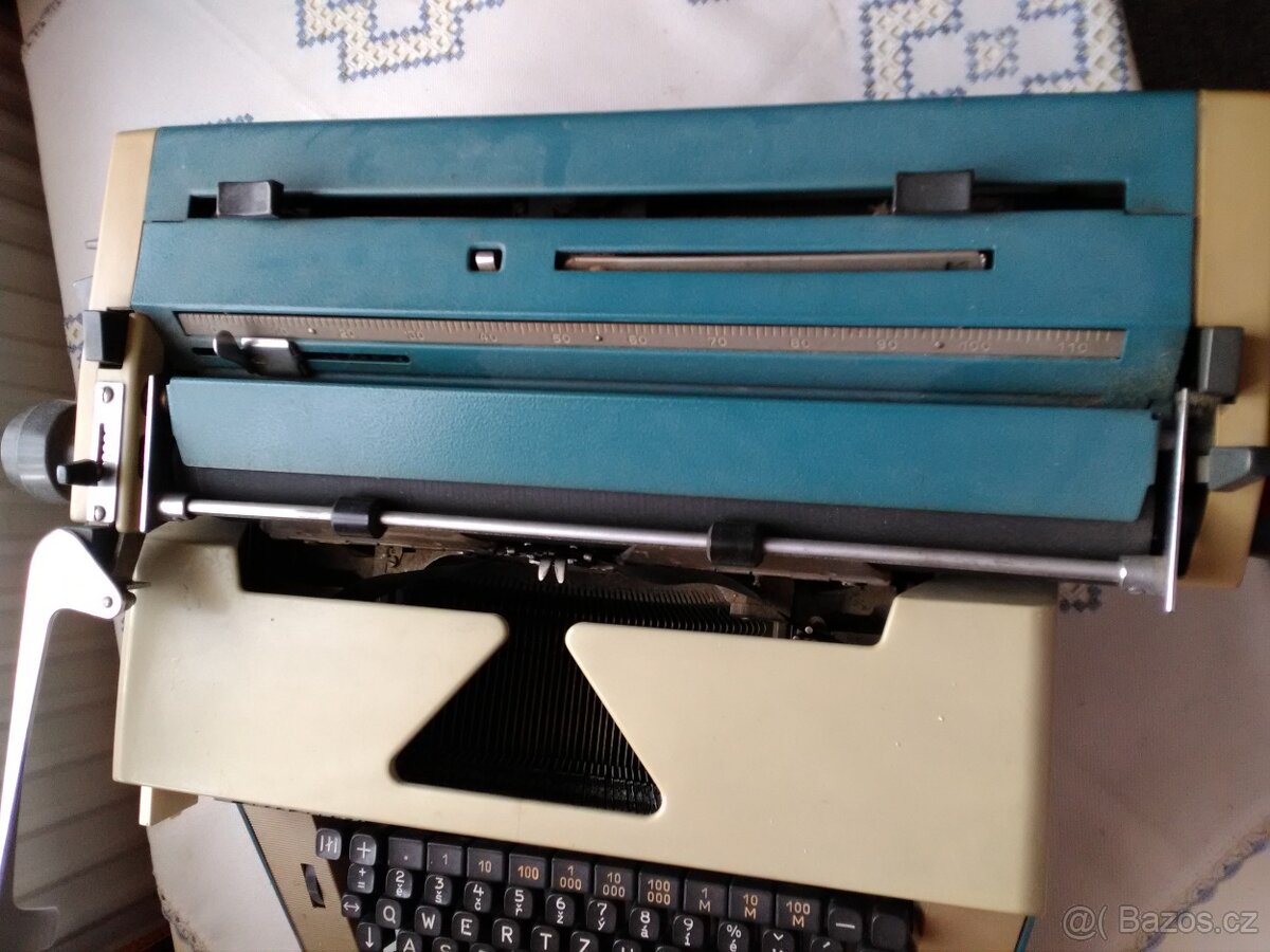 Prodám Starší mechanický psací stroj Optíma funkční - 6