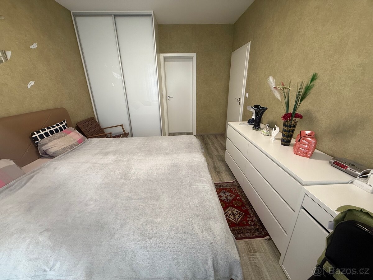 Prodej bytu 2+kk 59 m² s balkonem, garáží a sklepem - 6