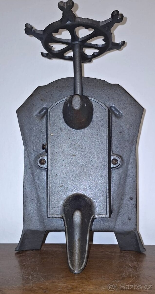 Starožitná německá figurální litinová váha D.R. - 6