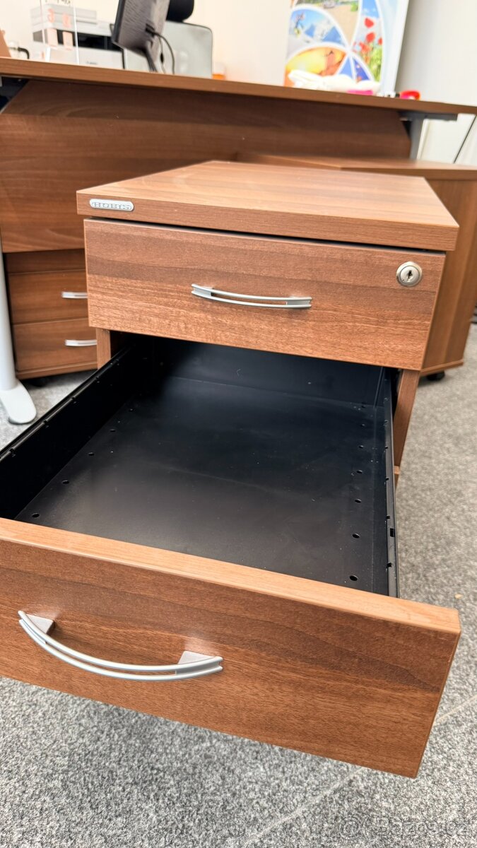 Kancelářské stoly se šuplíky - 6