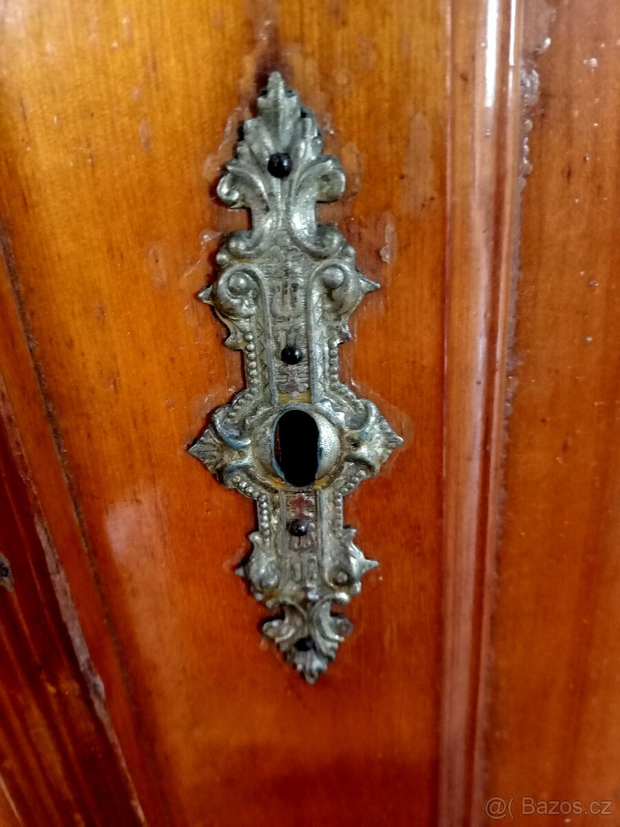 Starožitná skříň - 6