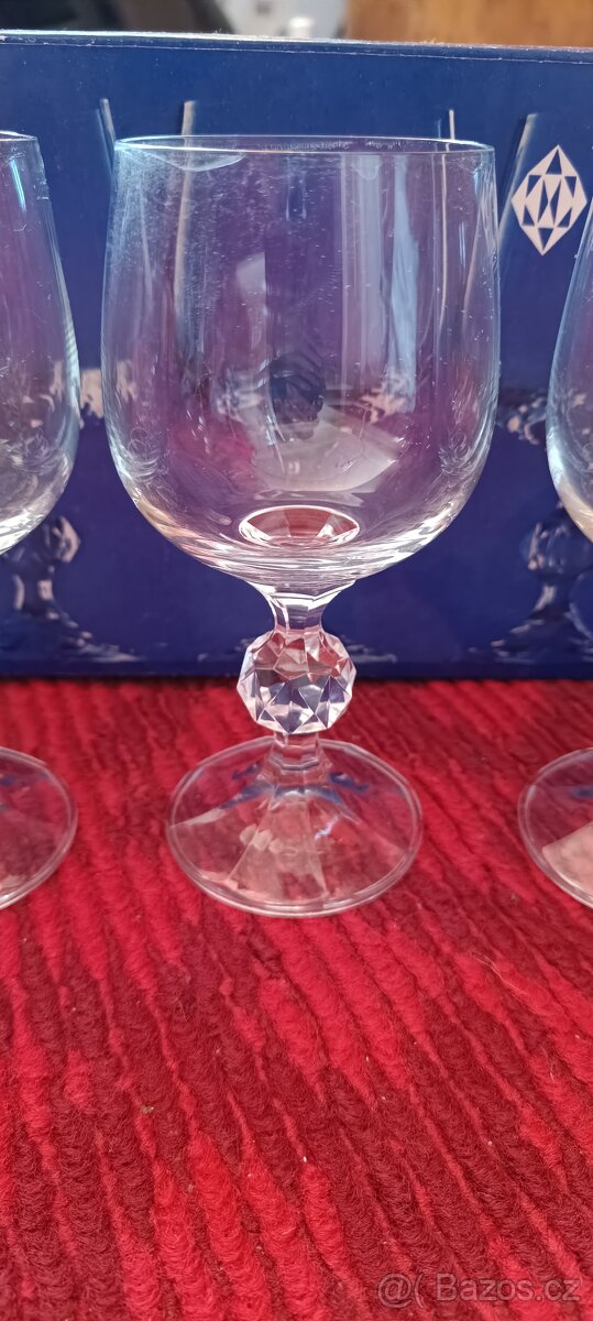 Sada 6 broušených sklenic na víno - 6
